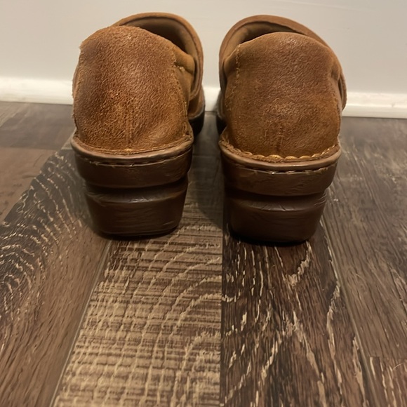 BOC born brown leather clogs. Size 7. - Picture 3 of 8